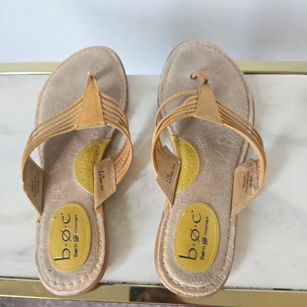Born BOC Concept Strappy Thong Sandals Pearl Gold Size 8/39